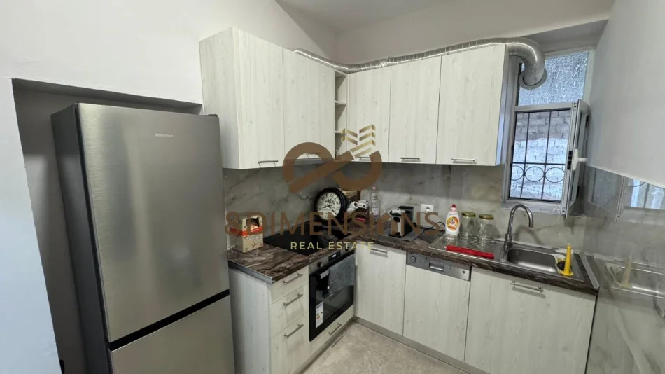 Tirane, jepet me qera apartament 2+1 Kati 1, 75 m² 600 € (vasil shanto)