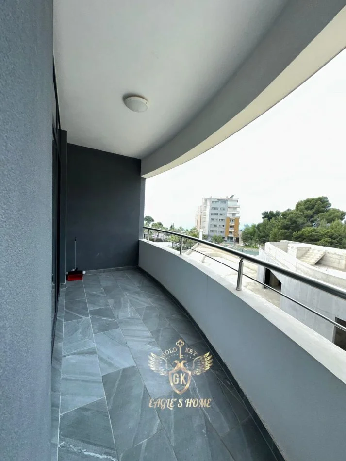 Durres, jepet me qera apartament 2+1+Ballkon Kati 3, 111 m² 700 € (CURRILA 0692039456)