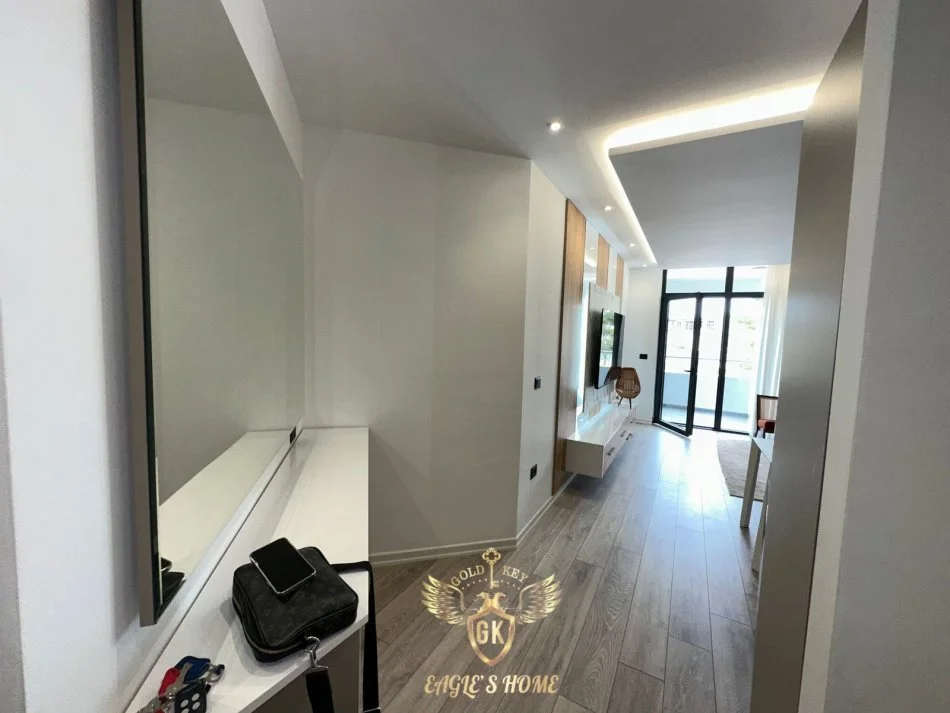 Durres, jepet me qera apartament 2+1+Ballkon Kati 3, 111 m² 700 € (CURRILA 0692039456)