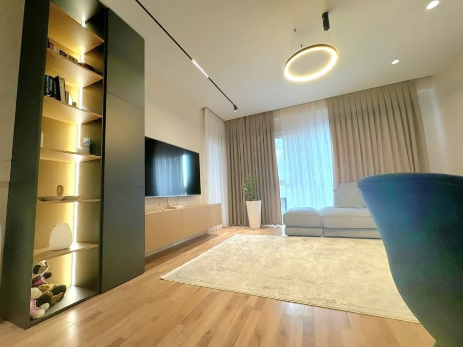 Tirane, shitet apartament 1+1 , 74 m² 175.000 € (5 maji)