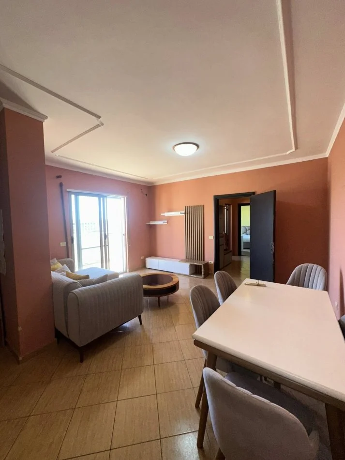 Durres, jepet me qera apartament 1+1+Ballkon Kati 9, 300 € (SOTIR NOKA)