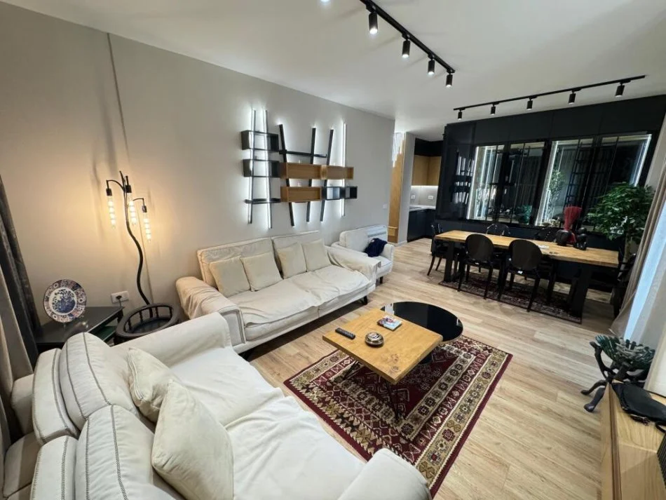 Tirane, jepet me qera apartament 2+1+Ballkon Kati 2, 110 m² 1.100 € (Kodra e Diellit)