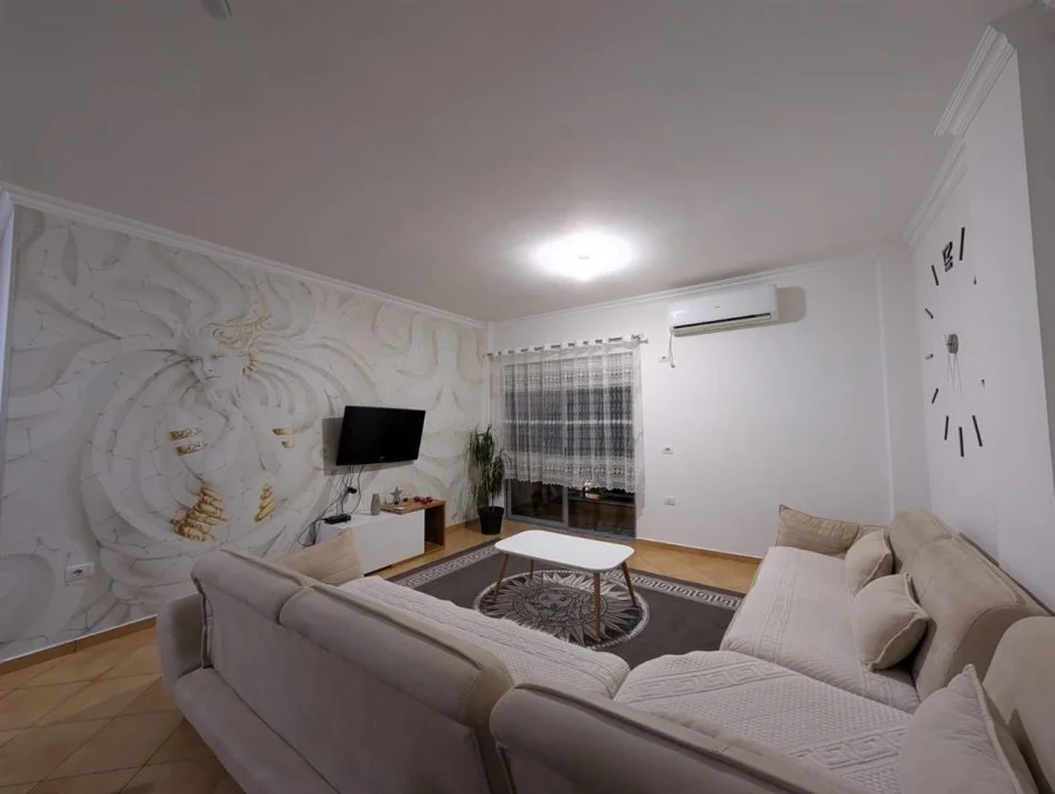 Tirane, jepet me qera apartament 2+1 Kati 2, 87 m² 450 € (Restorant Fresku)