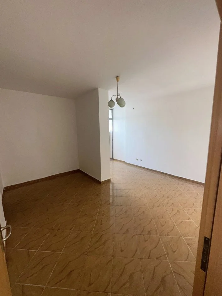 Durres, shes 2+1+Aneks+Ballkon Kati 4, 130.000 € (KOPSHTI SOTIR NOKA)