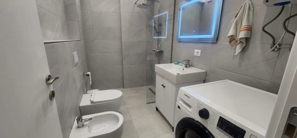 Tirane, shitet apartament 1+1+Ballkon Kati 4, 64 m² 167.000 € (Kodra e Diellit)