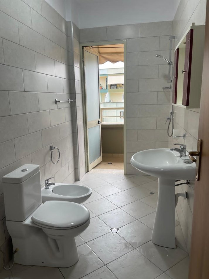 Tirane, jepet me qera apartament 1+1 Kati 6, 85 m² 450 € 