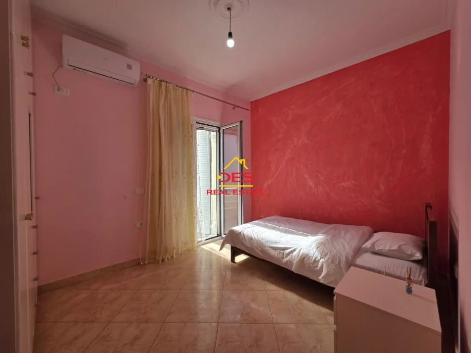 Vlore, jepet me qera Vile 3+1+Ballkon Kati 2, 140 m² 500 € (Kuzum Baba)