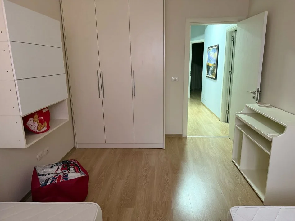 Tirane, jepet me qera apartament duplex 3+1+Ballkon Kati 0, 125 m² 1.200 € (Rezidenca Kodra e Diellit 1)