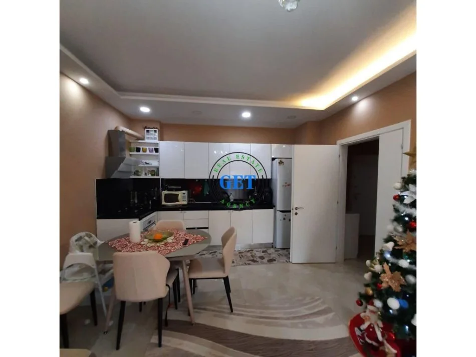 Durres, jepet me qera apartament 2+1 Kati 3, 101 m² 700 € (Qender, Durres)