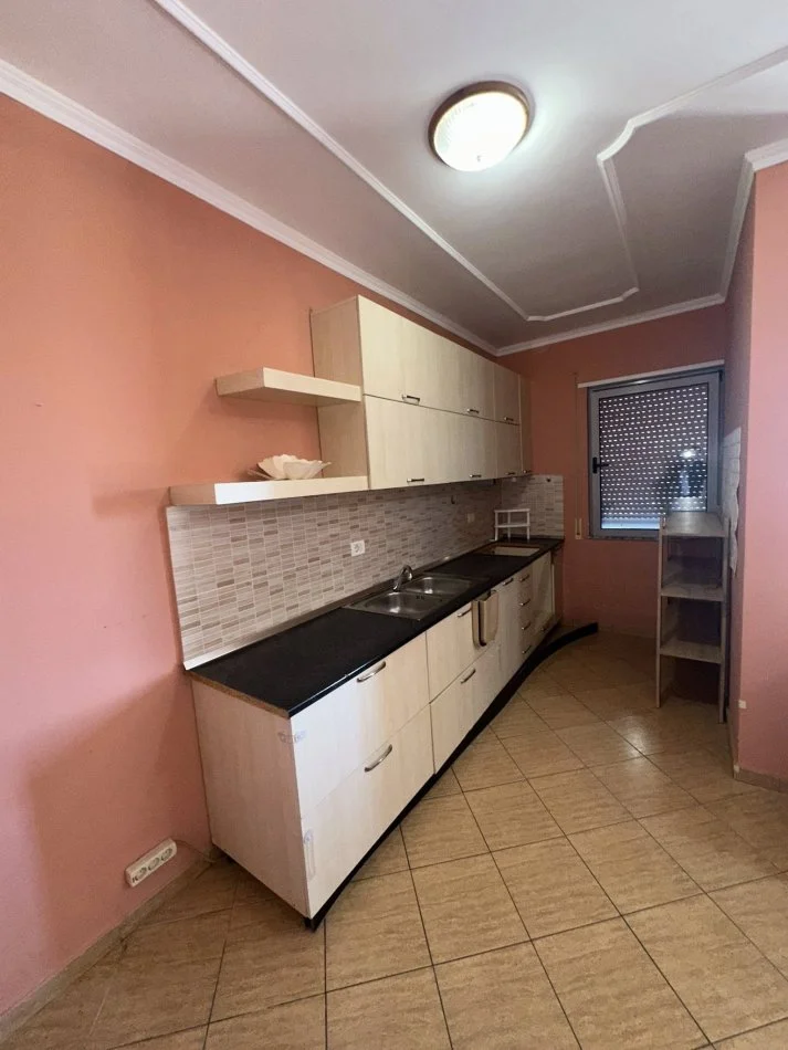 Durres, jepet me qera apartament 1+1+Ballkon Kati 9, 300 € (SOTIR NOKA)