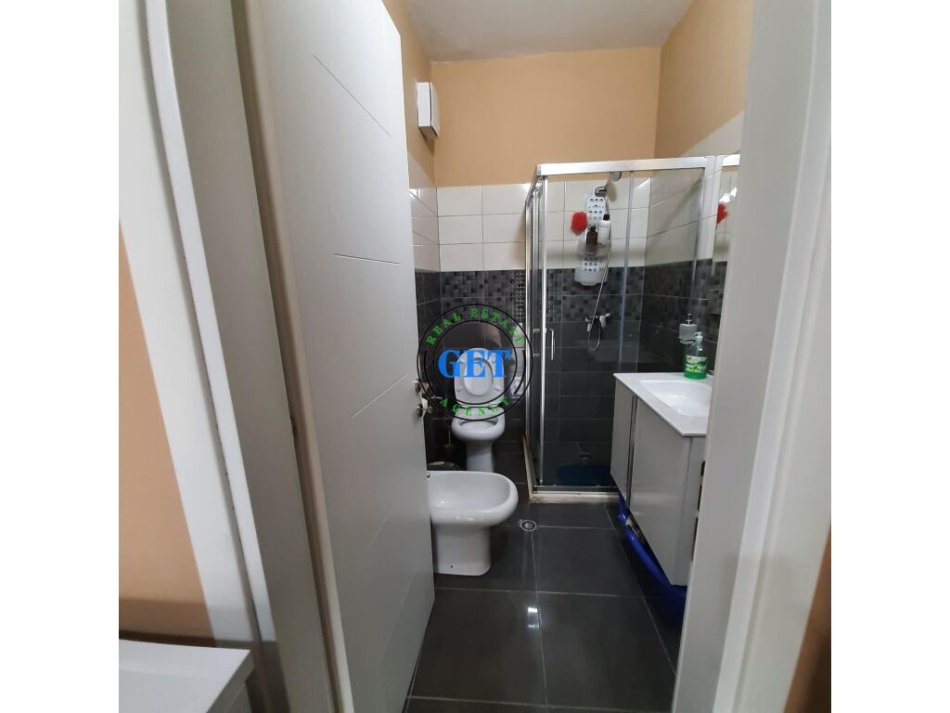 Durres, jepet me qera apartament 2+1+Ballkon Kati 5, 101 m² 600 € (QENDERR,DURRES)