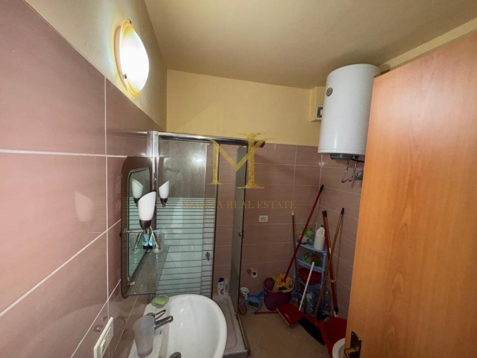 Durres, jepet me qera garsonier 1+1 Kati 2, 45 m² 200 € (plazh hekurudha,durres)
