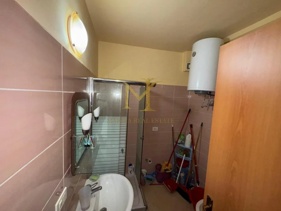 Durres, jepet me qera garsonier 1+1 Kati 2, 45 m² 200 € (plazh hekurudha,durres)