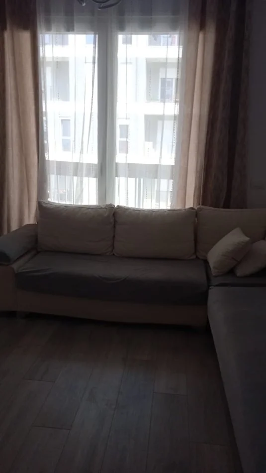 Tirane, jepet me qera apartament 1+1+Ballkon Kati 5, 65 m² 330 € (Univers City I sapomobiluar)