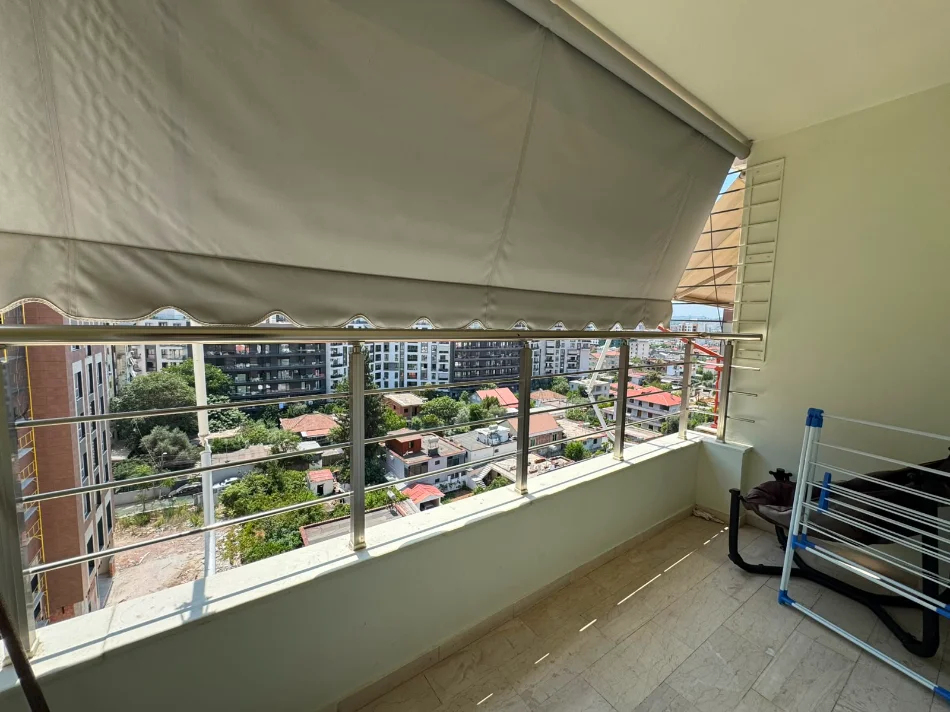 Tirane, jepet me qera apartament 2+1+Ballkon Kati 7, 136 m² 750 € (Laprake)