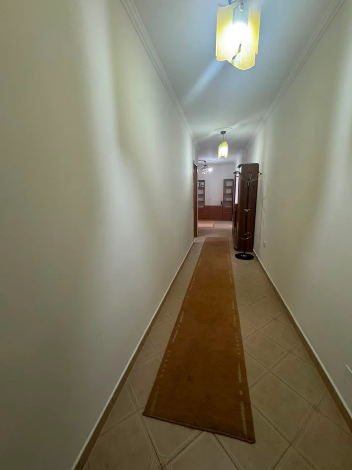 Tirane, jepet me qera apartament 2+1 Kati 4, (Rruga Tefta Tashko)