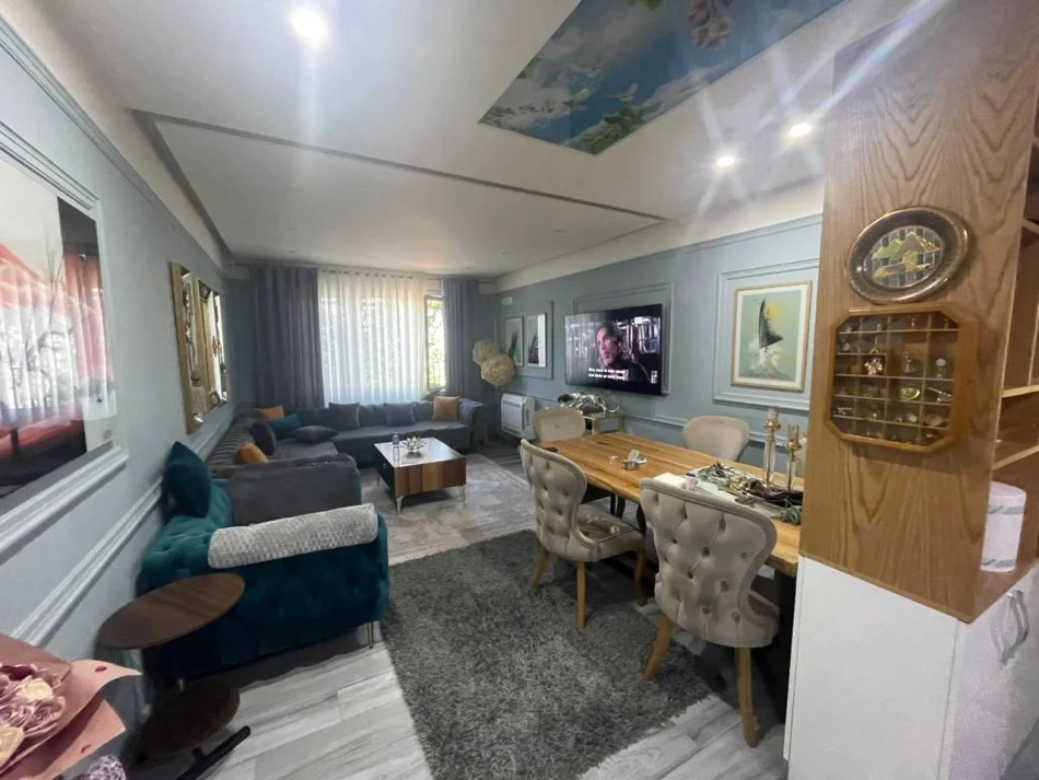 Tirane, shitet 2+1+Ballkon Kati 1, 100 m² 270.000 € 