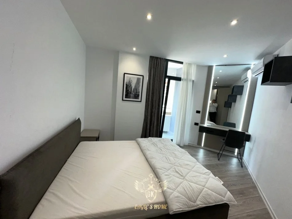 Durres, jepet me qera apartament 2+1+Ballkon Kati 3, 111 m² 700 € (CURRILA 0692039456)