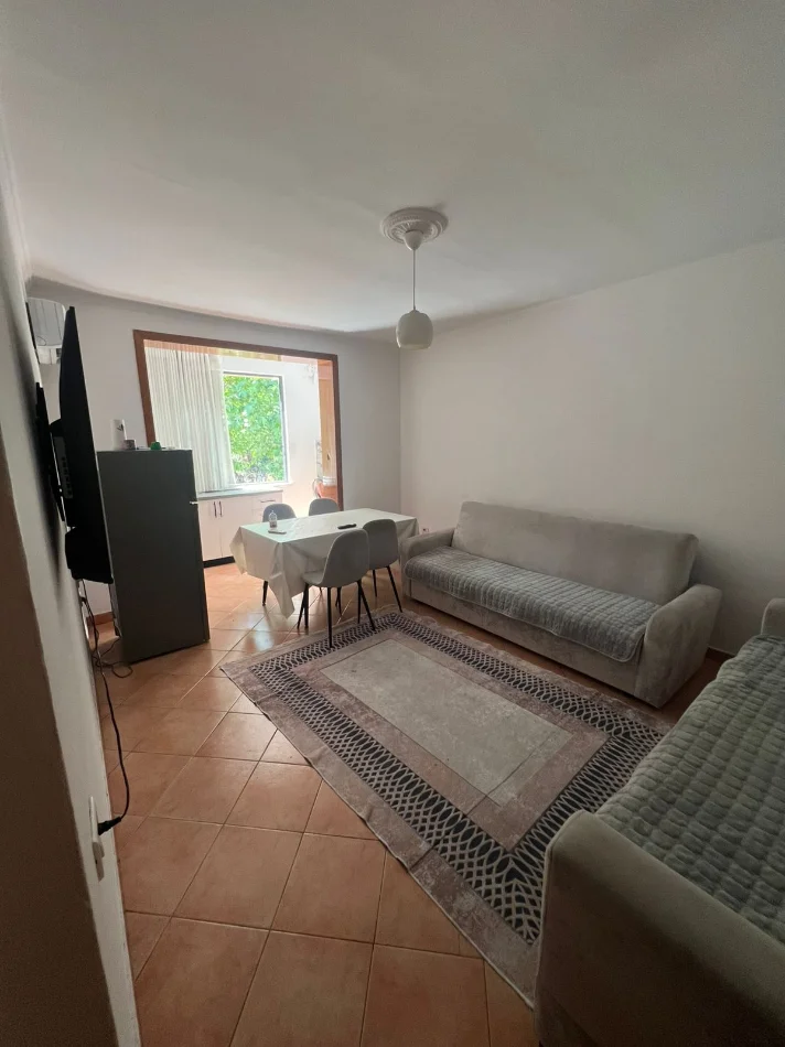 Tirane, jepet me qera apartament 2+1 Kati 4, 67 m² 600 € (Rruga Ferit Xhajko)