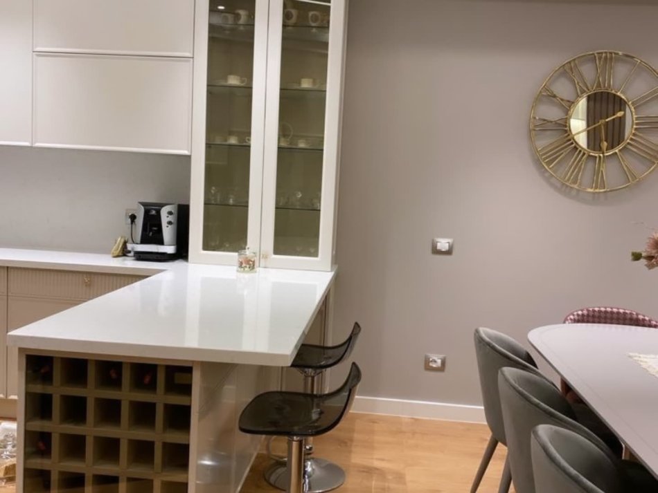 Tirane, shitet apartament 3+1 , 188 m² 320.000 € (fusha aviacionit)