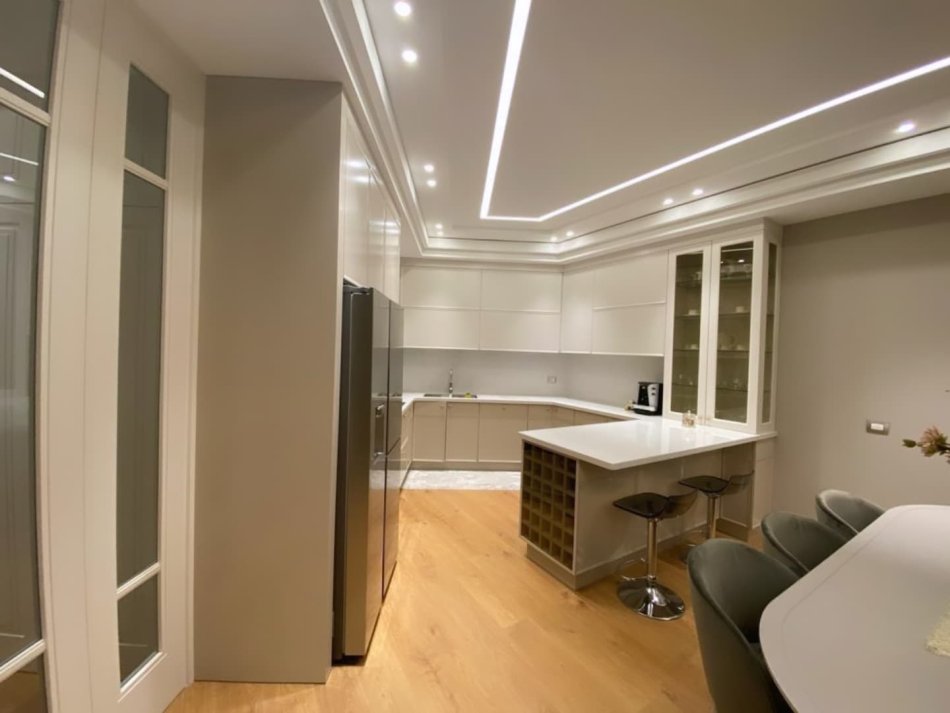 Tirane, shitet apartament 3+1 , 188 m² 320.000 € (fusha aviacionit)