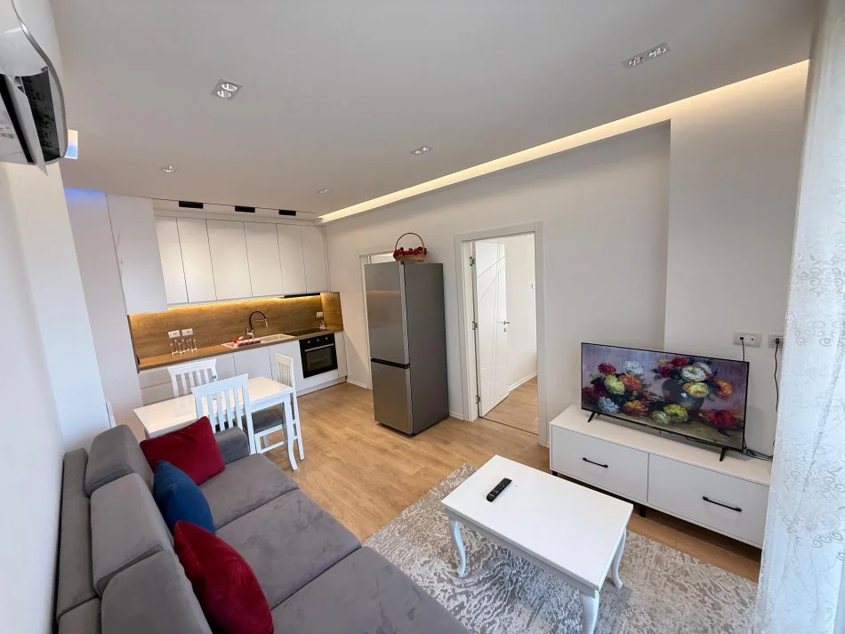 Tirane, jepet me qera apartament 2+1 Kati 1, 96 m² 600 € (Tregu ushqimor ,rruga hamdi pepo)