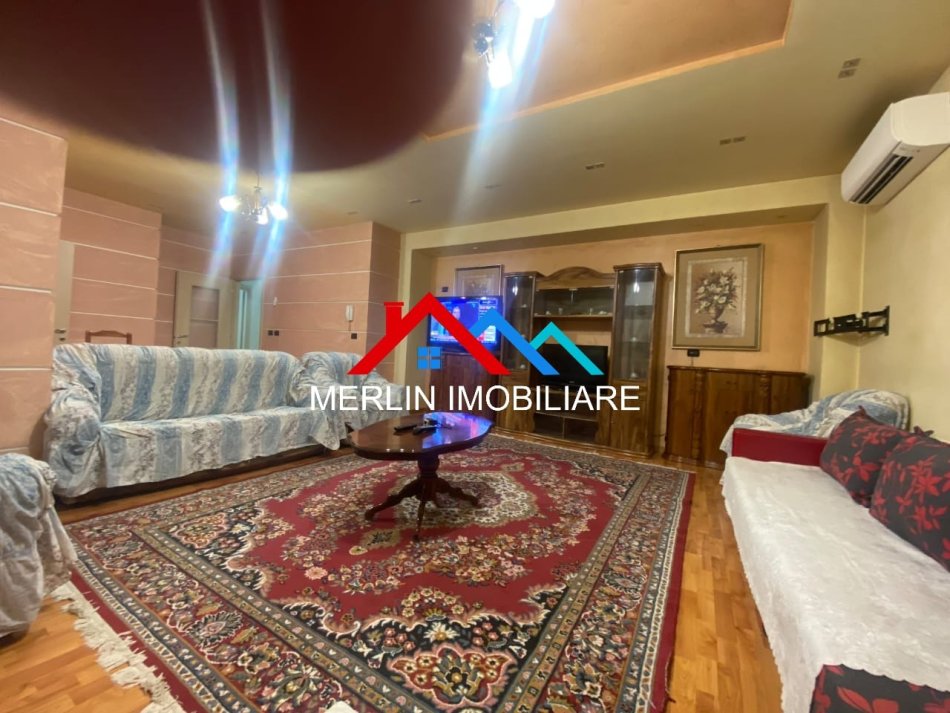 Tirane, jepet me qera apartament 4+1+Ballkon Kati 12, 171 m² 700 € (BRRYLI)