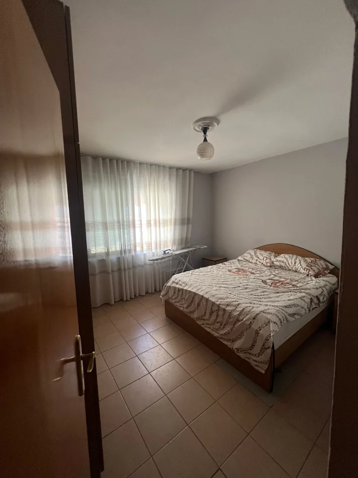 Tirane, jepet me qera apartament 2+1 Kati 4, 67 m² 600 € (Rruga Ferit Xhajko)