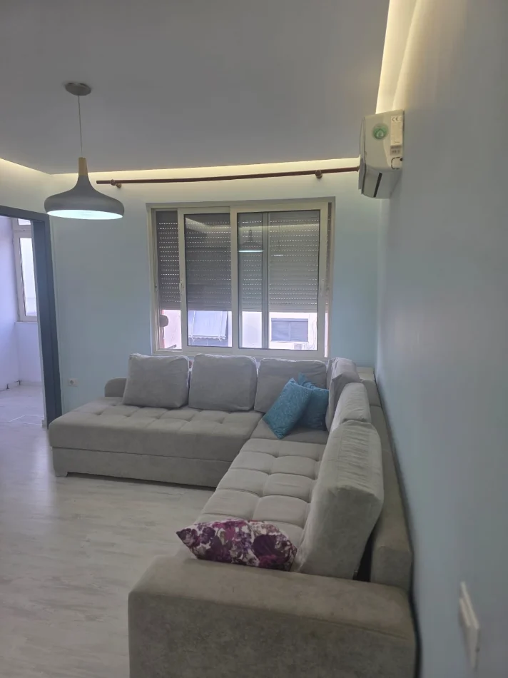 Tirane, jepet me qera apartament 2+1+Aneks+Ballkon Kati 8, 75 m² 450 € (Yzberisht)