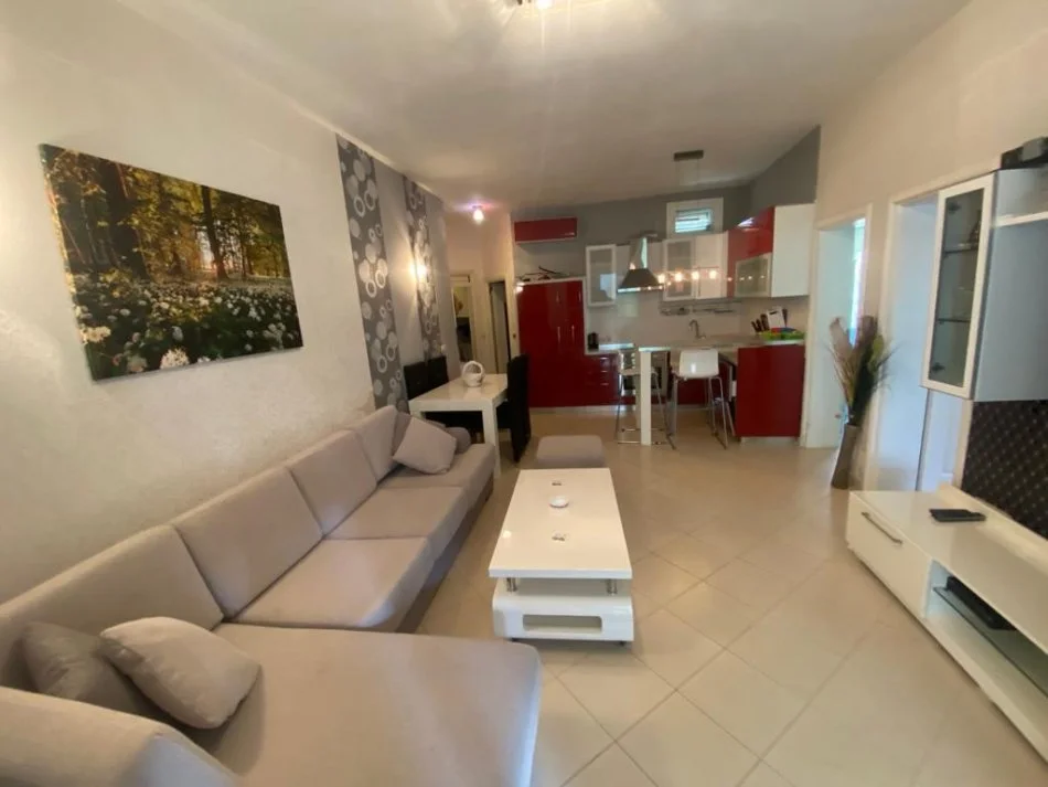 Durres, shitet apartament 2+1+2 , 85 m² 200.000 € (GJIRI LALEZIT!)