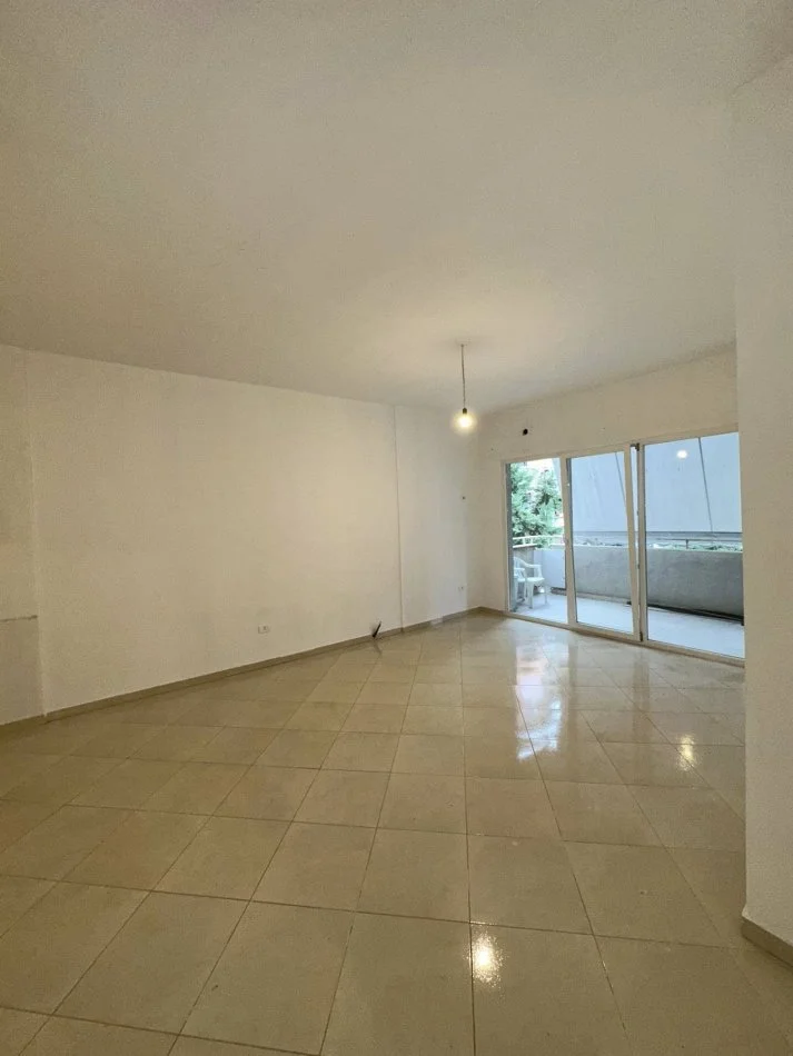 Durres, jepet me qera apartament 1+1+Ballkon Kati 1, 500 € (STACIONI TRENIT)