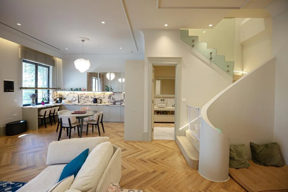 Tirane, shitet apartament duplex 2+1+Aneks+Ballkon Kati 1, 187 m² 480.000 € (Kodra e Diellit)