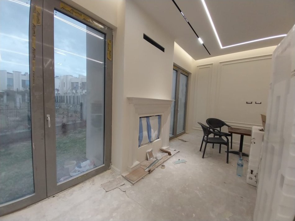 Tirane, jepet me qera Vile 2 Katshe , 278 m² 4.500 € (liqeni i thate)