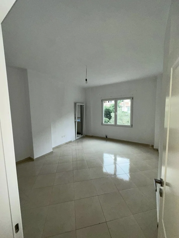 Durres, jepet me qera apartament 1+1+Ballkon Kati 1, 500 € (STACIONI TRENIT)
