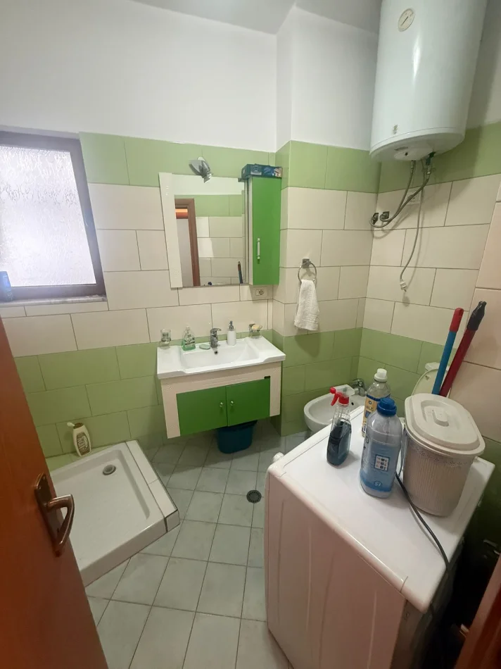 Tirane, jepet me qera apartament 2+1 Kati 2, 85 m² 450 € (Pallatet e Verdha)
