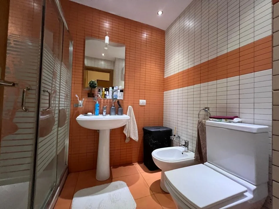 Shqiperi, jepet me qera apartament 1+1+Ballkon Kati 6, 65 m² 700 € (Sulejman Delvina)