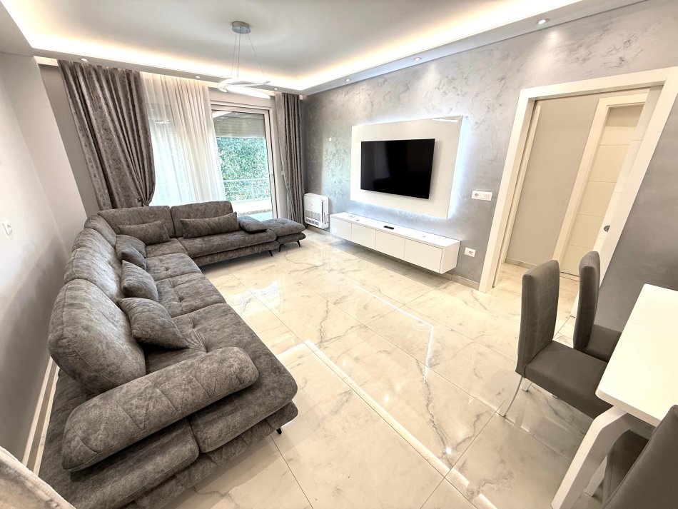 Tirane, jepet me qera 2+1 Kati 3, 90 m² 700 € (ish fusha e aviacionit)