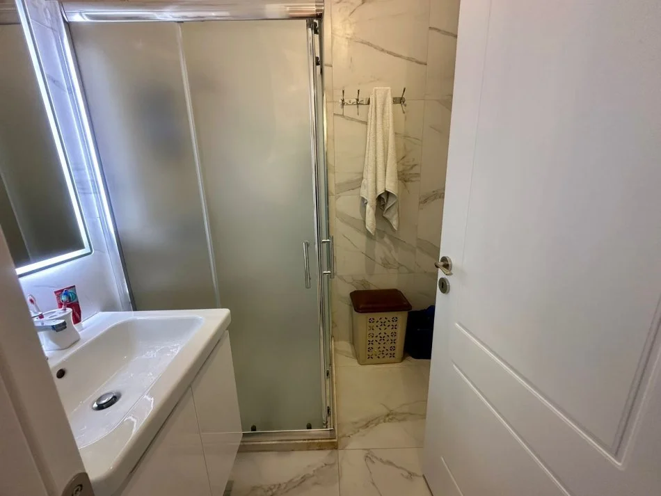 Tirane, jepet me qera apartament 1+1+Aneks+Ballkon Kati 1, 65 m² 450 € (Kinostudio)