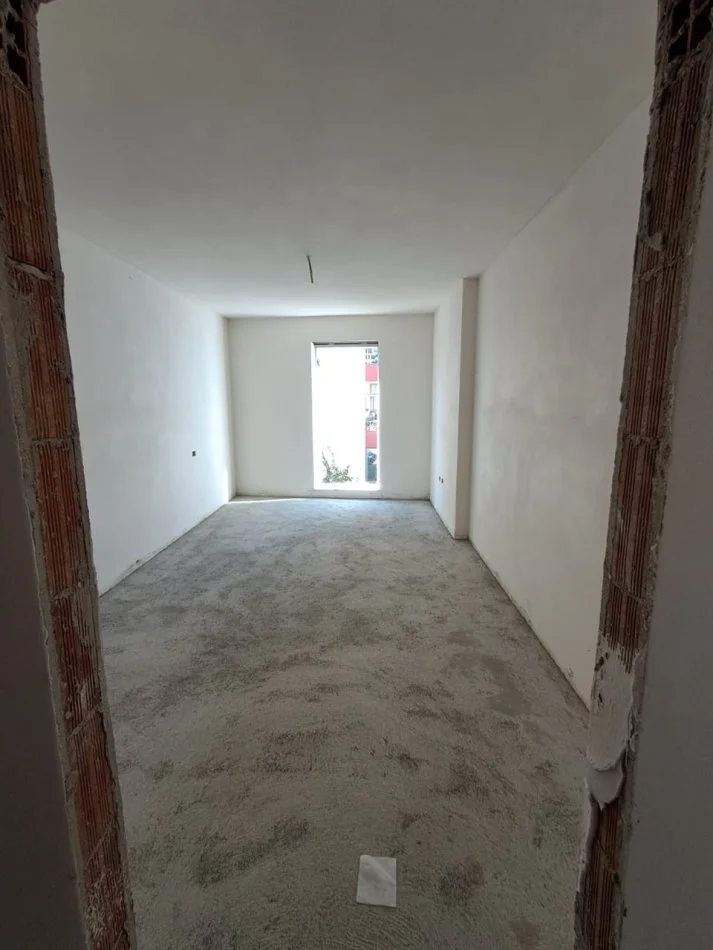 Tirane, shitet apartament 1+1 Kati 2, 75 m² 120.000 € (Xhanfize Keko)