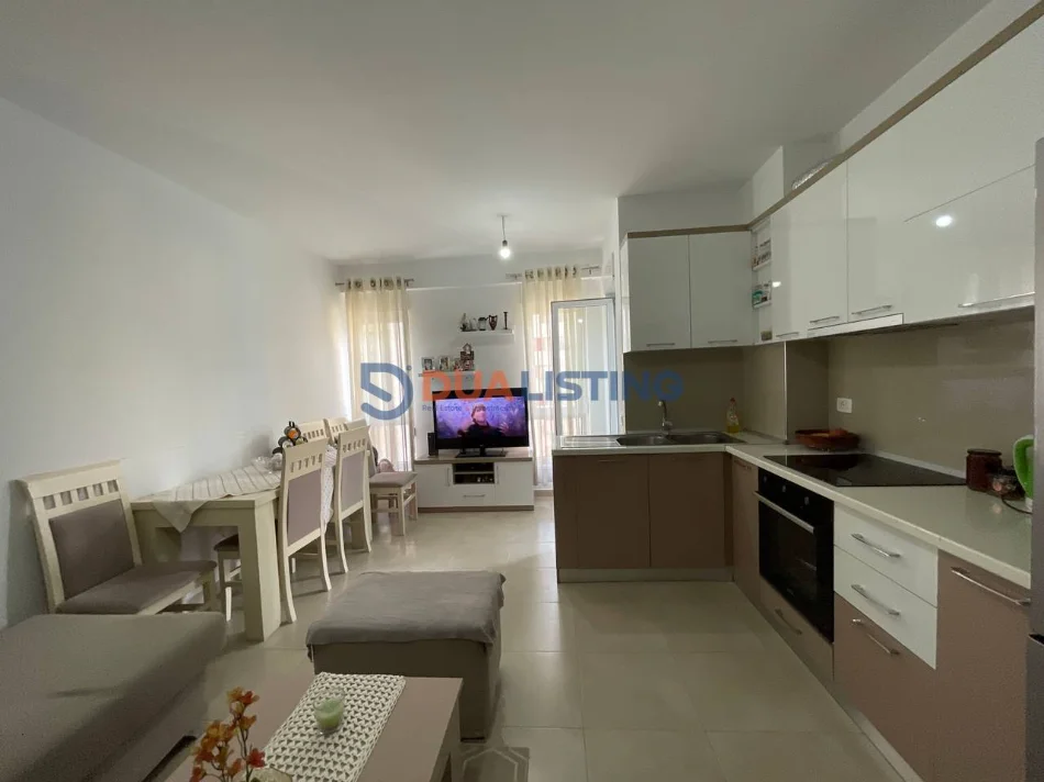 Tirane, jepet me qera apartament 1+1+Ballkon Kati 7, 68 m² 550 € (Kompleksi Magnet)