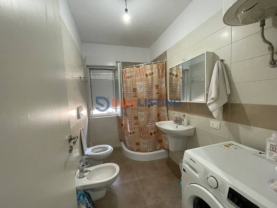 Tirane, jepet me qera apartament 1+1 , 68 m² 550 € (21 Dhjetori)