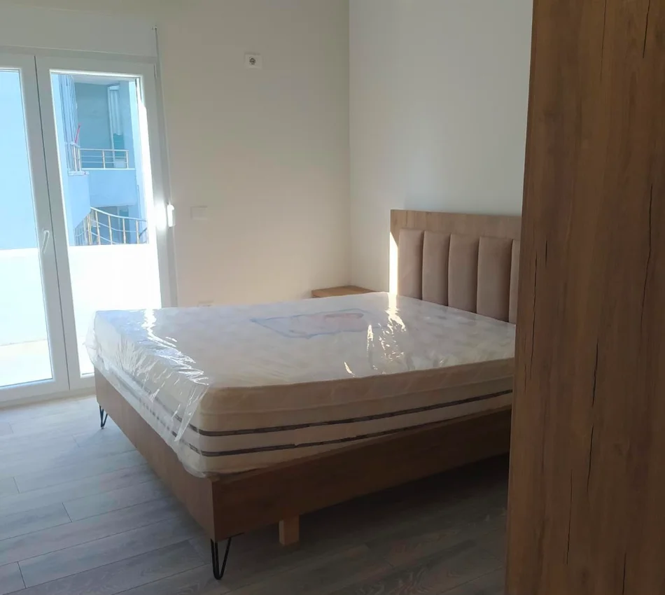 Tirane, jepet me qera apartament 1+1 Kati 2, 54 m² 350 € (Shkoze)