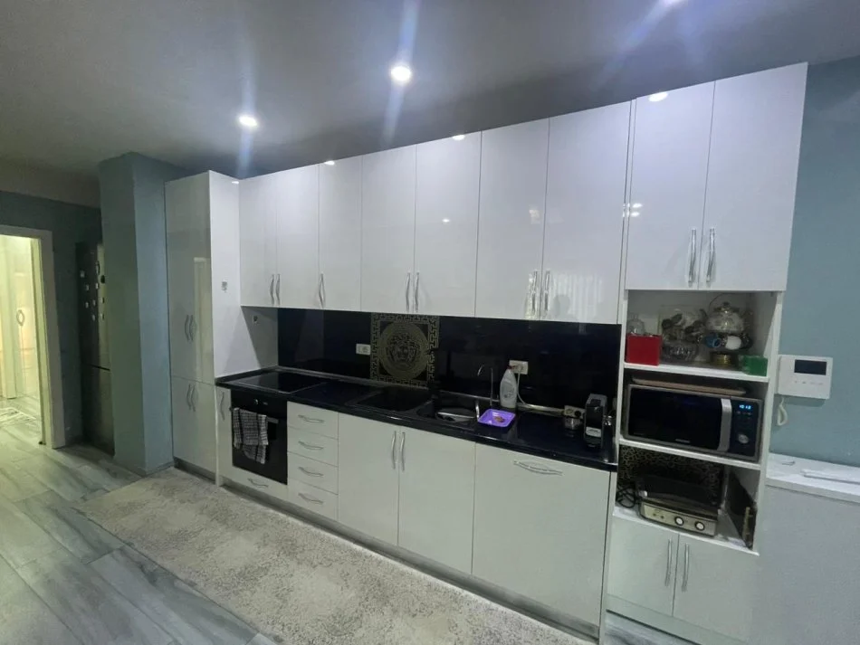 Tirane, shitet 2+1+Ballkon Kati 1, 100 m² 270.000 € 