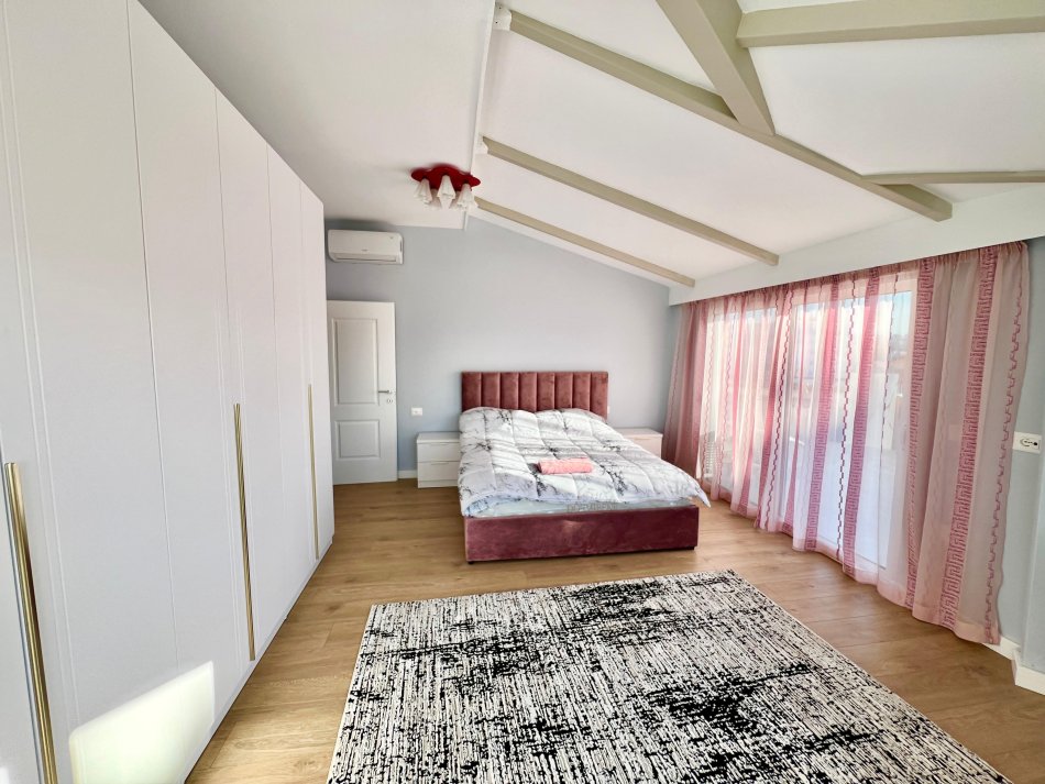 Tirane, jepet me qera apartament 2+1+Ballkon Kati 9, 120 m² 1.000 € (Shkolla e Baletit)