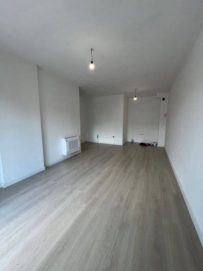 Tirane, jepet me qera apartament 2+1+Ballkon Kati 1, 93 m² 700 € (MYSLYM SHYR)