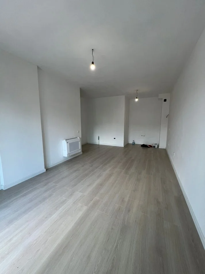 Tirane, jepet me qera apartament 2+1+Ballkon Kati 1, 97 m² 700 € (MYSLYM SHYRI)