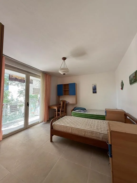 Tirane, jepet me qera apartament 2+1+Ballkon Kati 4, 81 m² 500 € (Prane Mozaikut Te Tiranes)