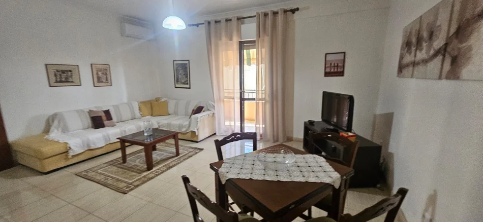 Tirane, jap me qera apartament 1+1 Kati 4, 80 m² 550 € 