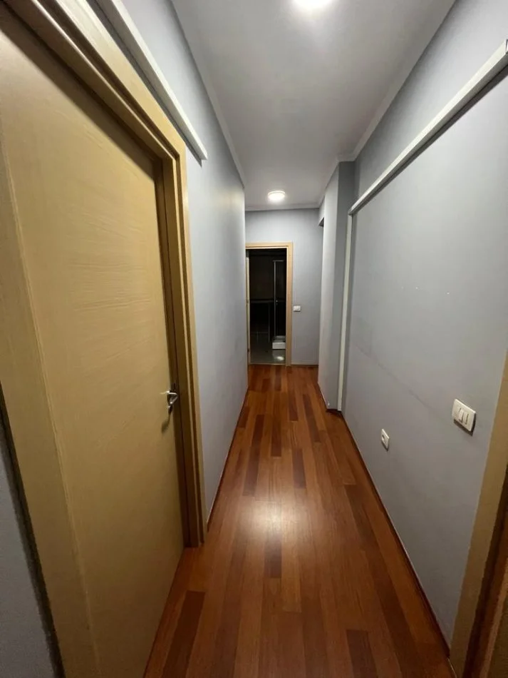 Shqiperi, jepet me qera apartament 3+1+Ballkon Kati 1, 120 m² 750 € (Rruga Gaqo Vakeflli)