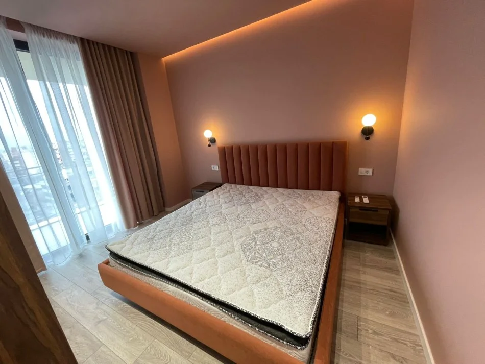 Tirane, jepet me qera apartament 1+1 Kati 4, 800 € (Mine Peza)